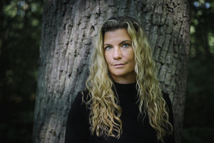 Zanne Øbakke deltog i 'Robinson ekspeditionen', da programmet fyldte 20 år. Hun kom hele vejen til finalen, men tabte i kampen om pengepræmien. Undervejs kaldte hun flere gange sig selv for »Danmarks sejeste farmor«. Anders Rye Skjoldjensen