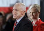 Den 81-årige amerikanske senator, John McCain, har indstillet sin kræftbehandling. Ifølge familien har han ikke langt igen. McCain har i over et år lidt af en aggressiv form for kræft i hjernen.  Bill Sikes/AP