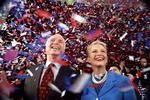 
    John McCain sammen med sin hustru, Cindy, i 2000.
   Stephan Savoia/AP