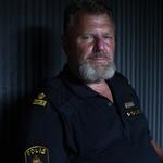Engang var de fire betjente i politiets Integrationsbruppe - på landsplan. Nu udgør Ulf Boström ene mand  Integrationsgruppen. Nanna Navntoft