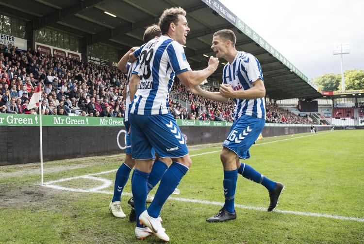 Ryan Laursen scorede det første mål, da han afsluttede eg velgennemspillet angreb.  Claus Fisker/Ritzau Scanpix
