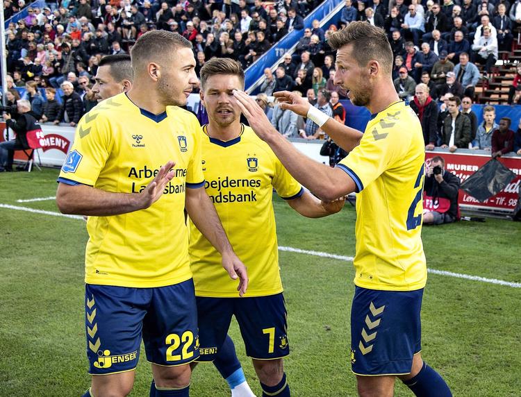 Med dagens scoringer i Hjørring er Kamil Wilczek (th.) på 6 mål i denne sæson. Henning Bagger/Ritzau Scanpix