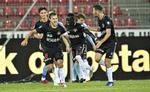 Til allersidst i første halvleg scorede Awer Mabil (i midten) kampens første mål. Claus Fisker/Ritzau Scanpix