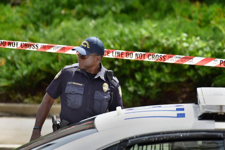 Politiet lukkede et stort område ned i forbindelse med efterforskningen. Will Dickey/AP