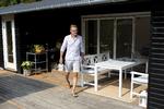  Jesper Lykking har udbygget sit sommerhus i Rågeleje og derfor er blevet ramt af de nye og stramme låneregler der fra årsskiftet skubber boligejere over i mere sikre lånetyper.  Andreas Haubjerg/POLFOTO