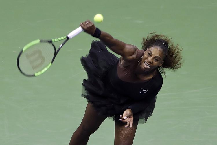 Den seksdobbelte US Open-vinder, Serena Williams, kom i nat godt i gang ved sæsonens sidste grand slam-turnering og er klar til 2. runde. 
   Jason Decrow/AP