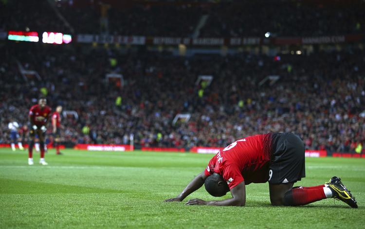  Romelu Lukaku, som kom til United for et år siden til en pris på over 600 millioenr kroner, havde en stor stor mulighed, da det stod 0-0. Men fra spids vinkel sparkede han forbi det tomme mål.  Dave Thompson/AP