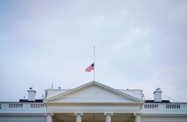 Trump nægtede mandag ved et pressemøde at svare på spørgsmål om hans håndtering af McCains død.  Mandel Ngan/Ritzau Scanpix