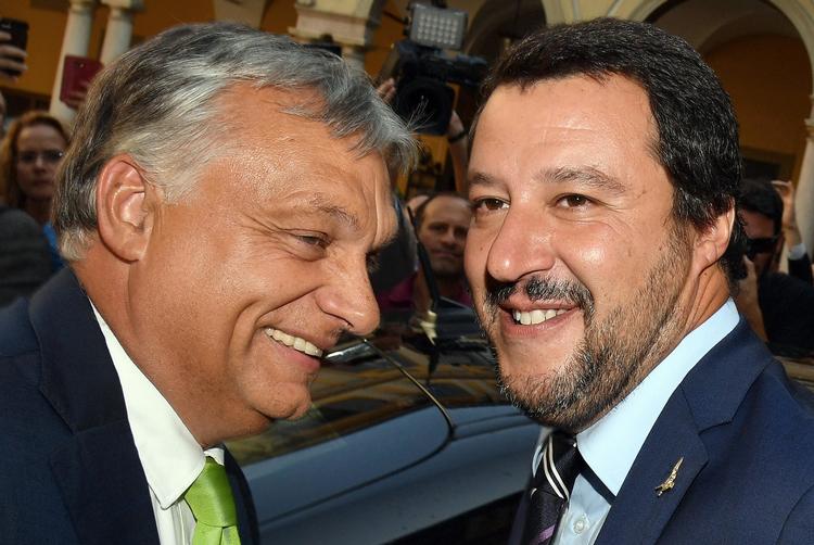 Viktor Orban og Matteo Salvini mødtes tirsdag i Milano. De varslede efterfølgende fælles indvandrerkritisk front frem mod EU-parlamentsvalget i 2019. Daniel Dal Zennaro/AP