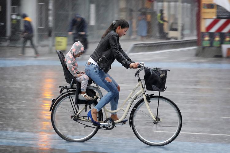 Sensommeren byder i dag på masser af regn, lyder det fra DMI.   Jens Dresling/POLFOTO