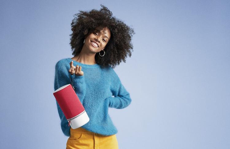 De transportable, trådløse højttalere fra Libratone har nu den virtuelle assistent Alexa fra Amazon ombord, så man kan styre musikken i hele huset med stemmen. Libratone