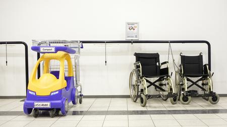 Når jeg tænker på alle de gange, jeg har set mødre trække deres børn ind til sig, når en sød, men handikappet person talte til dem, så forstår jeg godt, hvorfor pigerne flygtede over på den anden side af gaden, skriver Maria Ohrt i dette debatindlæg. Arkivfoto Lasse Kofod