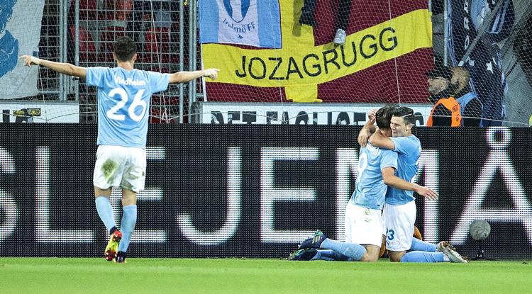  Malmøs Markus Rosenberg (C) har scoret til 2-0 i play-off kampen mod FC Midtjylland.  Henning Bagger/Ritzau Scanpix