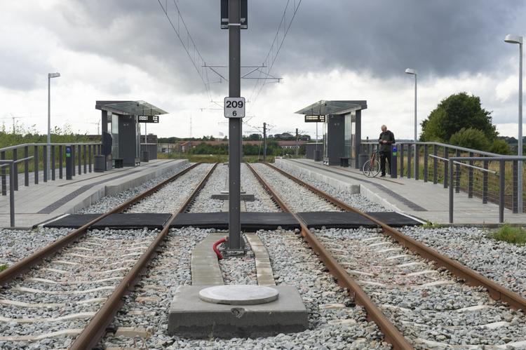 Mandag i næste uge påbegyndes arbejdet med letbanen i hovedstadsområdet. Arbejdet vil kunne mærkes for trafikanter. På billedet ses letbanen i Aarhus-området. Stine Rasmussen