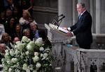 Blandt talerne til begravelsesceremonien var tidligere præsident  George W. Bush.  Saul Loeb/Ritzau Scanpix