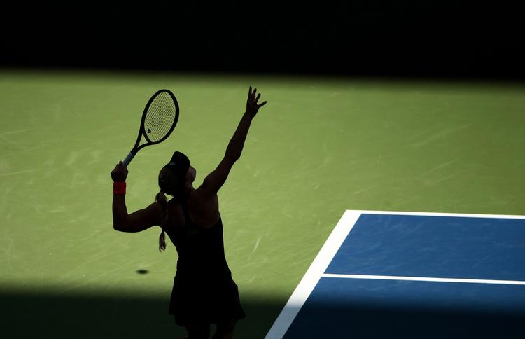Tysklands Angelique Kerber har præsteret mange store ting i karrieren, men lørdag gik det galt mod Slovakiets Dominika Cibulkova.  Andres Kudacki/AP