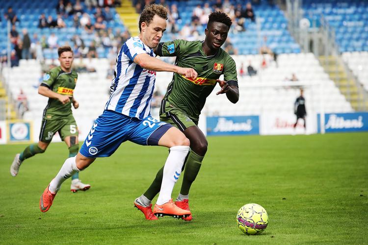 OB's Anders K. Jacobsen (tv.) i nærkamp med Abdul Mumin fra FC Nordsjælland i det målløse opgør. Carsten Bundgaard/Ritzau Scanpix
