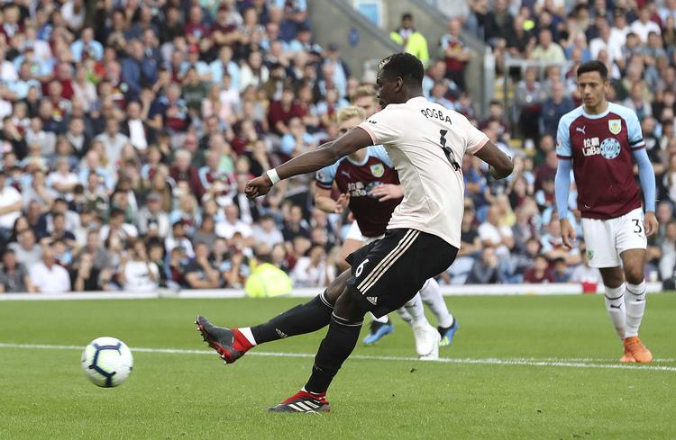Paul Pogba brændte et straffespark, men det bragte ikke Manchester Uniteds sejr i fare. Martin Rickett/AP