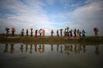 I 2015 begyndte de første meldinger at komme om, at det muslimske mindretal i Myanmar blev forfulgt. Sidenhen er op mod 700.000 mennesker flygtet ud af landet. 
   Hannah Mckay/Ritzau Scanpix