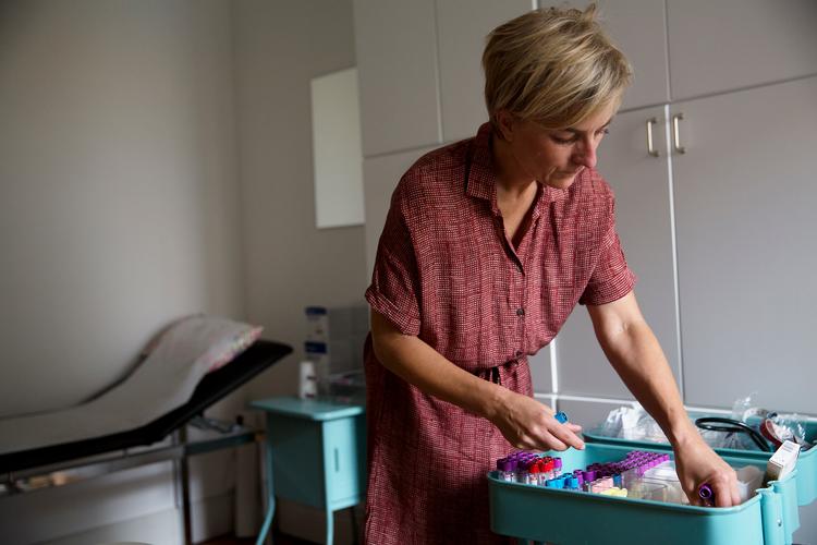 "Jeg er bare en blandt mange praktiserende læger, der stopper før tid”, siger praktiserende læge Eva Lind, der stopper 1. oktober. Thomas Borberg/POLFOTO