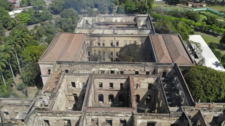 Størstedelen af de 20 millioner genstande, der var en del af det 200 år gamle brasilianske National Museums samling, er efter søndagens omfattende brand ødelagt.
   Mario Lobao/AP