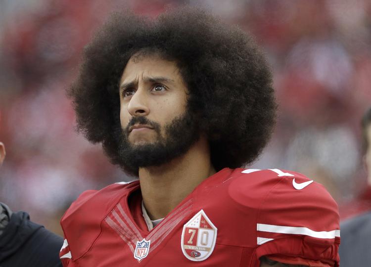 Det er efterhånden to sæsoner siden, Colin Kaepernick senest har optrådt i NFL. Hans protestaktion, der har til formål at sætte fokus på strukturel racisme, har gjort ham til paria, men en helt blandt borgerrettighedsforkæmpere i USA. Marcio Jose Sanchez/AP