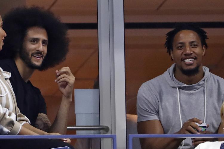 
    Colin Kaepernick er i øjeblikket i New York, hvor han sammen med sin tidligere holdkammerat Eric Reid har set kampe ved US O0pen i tennis.  Adam Hunger/AP