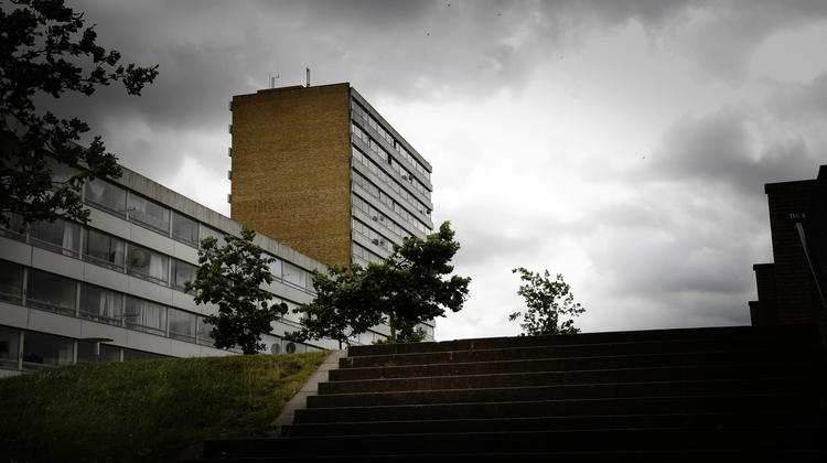 Ifølge en ny politisk aftale i Odense Kommune skal mindst 1000 almene boliger i bydelen Vollsmose  enten omdannes til andre boligformer eller rives ned. Det er ikke afgjort hvilke.    Brohus Anders/POLFOTO