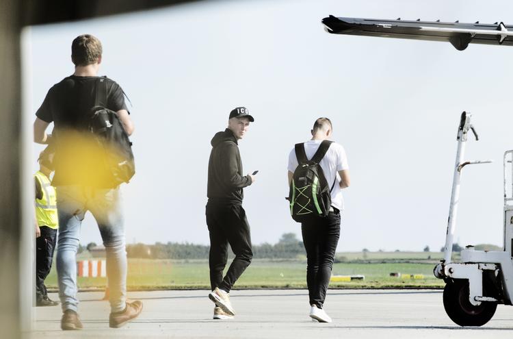 
    DBU har samlet et erstatningslandshold, der her letter fra Roskilde Lufthavn inden kampen mod Slovakiet onsdag aften i Bratislava. Claus Bech/Ritzau Scanpix