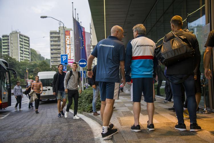 Under stor diskretion og afskærmet fra pressen ankom det alternative landshold i dag til Slovakiet. Jakub Kotian/Ritzau Scanpix