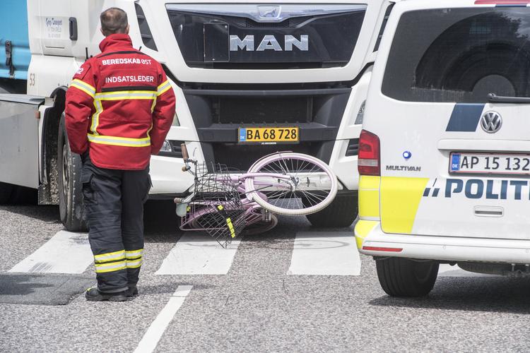 En kvindelig cyklist er afgået ved døden på hospitalet, efter hun blev kørt over i en højresvings-ulykke i krydset Herlev Hovedgade og Herlev Ringvej. Meyer Kenneth/POLFOTO