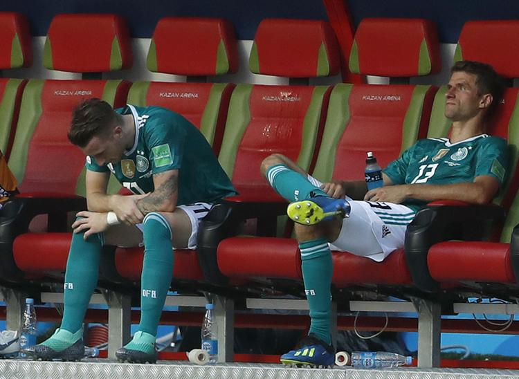  Marco Reus (tv.) og   Thomas Müller er to af de bærende spillere på både det gamle og det nye tyske hold.  Frank Augstein/AP