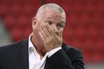 John Jensen havde en bekymret mine inden kickoff. Den blev mere mild, som kampen skred frem. 
   Ronald Zak/AP