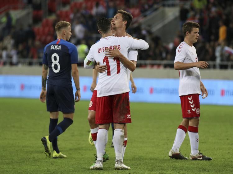 Glade danske spillere efter nederlaget mod Slovakiet.
   Ronald Zak/AP