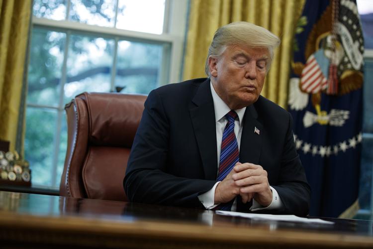 Donald Trump er mistroisk over for mange af sine medarbejdere. Det bliver kun værre efter en opsigtsvækkende kronik i New York Times. Evan Vucci/AP