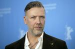 Skuespiller Mikael Persbrandt er blandt de kendte, der viser åben modstand mod SD.    Michael Sohn/AP