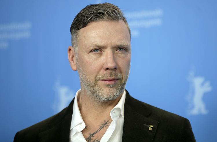 Skuespiller Mikael Persbrandt er blandt de kendte, der viser åben modstand mod SD.    Michael Sohn/AP