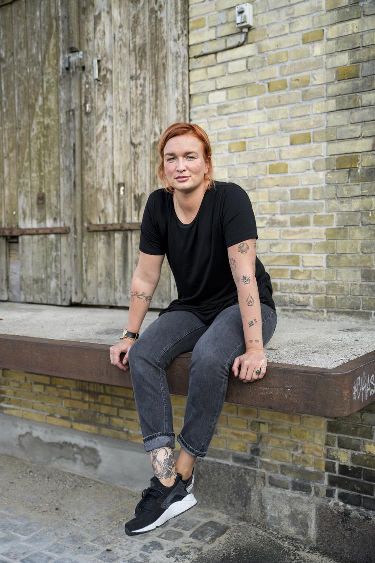 Nicoline Olsen Sjøberg, 29, har været soldat i syv år og læser nu til sygeplejerske. Hun kunne have fået en højere løn ved at blive i Forsvaret, men kan langt bedre se sig selv have et langt arbejdsliv som sygeplejerske. Anders Rye Skjoldjensen