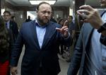 I sine programmer har Alex Jones bl.a. fremført, at angrebene 11. september 2001 i New York og Washington var orkestreret af den amerikanske regering selv. Jose Luis Magana/AP