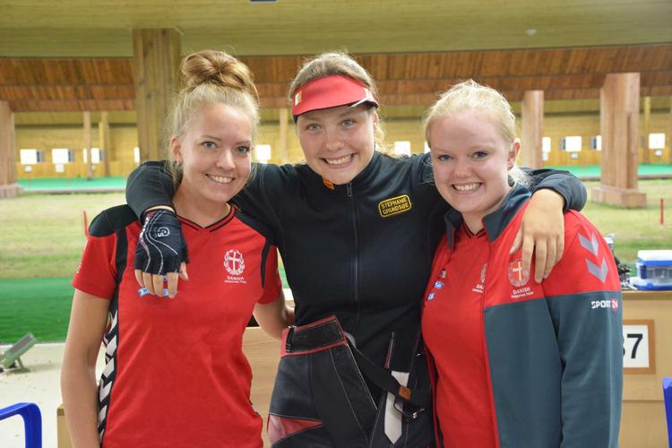 Rikke Mæng (tv.), Stephanie Gundsøe og Stine Nielsen vandt VM-sølv for anden gang. Dansk Skytte Union