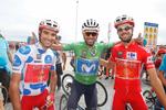 Luis Angel Mate i bjergtrøjen, Alejandro Valverde i den grønne pointtrikot og Jesus Herrada i den mest eftertragtede førertrøje af dem alle, den røde, er klar til nye strabadser i Vueltaen. Foto: Unipublic/Luis Angel Gómez. 