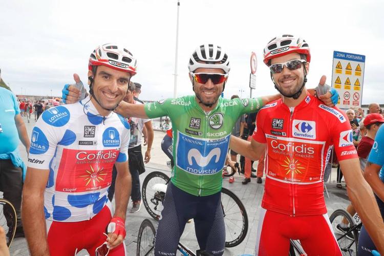 Luis Angel Mate i bjergtrøjen, Alejandro Valverde i den grønne pointtrikot og Jesus Herrada i den mest eftertragtede førertrøje af dem alle, den røde, er klar til nye strabadser i Vueltaen. Foto: Unipublic/Luis Angel Gómez. 