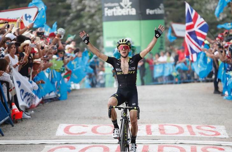 Simon Yates er tilbage på Vuelta-tronen efter sin overbevisende sejr på 14. etape. Foto: Unipublic/Luis Angel Gómez.
 