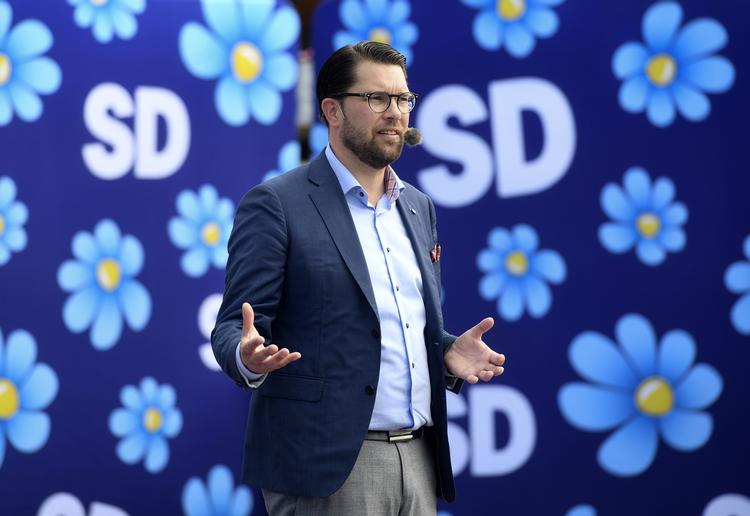 
    Jimmie Åkesson er i åben strid med public-service kanalen SVT.
 Fredrik Sandberg/AP
