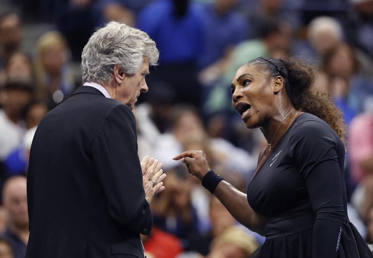 
    Serena Williams var helt ope i det røde felt under US Open-finalen, hvor hun mener, at dommerne optrådte sexistisk. 

 Adam Hunger/AP