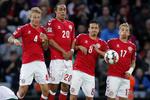  Danmarks Simon Kjær, Yussuf Poulsen, Thomas Delaney og Jens Stryger Larsen dækker op.
   Jens Dresling/POLFOTO