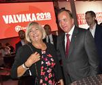 
Statsminister Stefan Löfven mødte op sammen med sin hustru til  Socialdemokraternas valgfest på Färgfabriken i Stockholm. 
   10030 Jonas Ekströmer/tt/Ritzau Scanpix