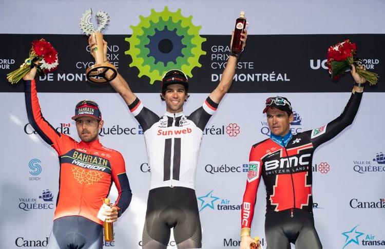Michael Matthews på podiet i Montréal flankeret af nr. 2 Sonny Colbrelli (t.v.) og nr. 3 Greg van Avermaet. 