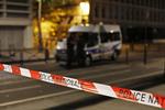 Politiafspærringen ved gerningsstedet, hvor syv mennesker blev hugget ned ved et knivangreb søndag aften. Thibault Camus/AP