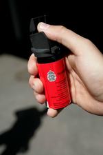 Peberspray i hjemmet er tilladt i Frankrig og Tyskland - i vores naboland må den dog kun bruges mod angribende dyr. Rasmus Baaner/POLFOTO